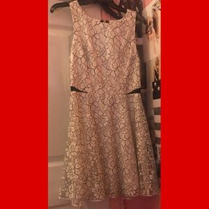 🍷 *NEW WITH TAG * WHITE DRESS CUTE 🍷